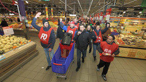 Ostersamstag 2018: 20.000 streiken bei Carrefour quer durch Frankreich gegen Entlassungspläne