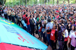 Lehrer im brasilianischen Bundesstaat Minas Gerais stimmen für die Fortsetzung des Streiks am 10.4.2018