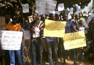 Seit Jahresbeginn gibt es im Westen Gambias Proteste gegen Sandabbau hier im Mai 2018