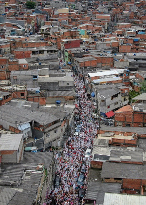 Massendemo gegen Bolsonaro in der Favela Heliopolis - solche Aktionen blieben im brasilianischen Wahlkampf 2018 leider eine Ausnahme...