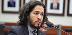 Jean Wyllys, homosexueller Abgeordneter der PSOL in Brasilia, der Ende Januar 2019 nach neuen Morddrohungen das Land verliess - bedroht war er bereits während des Wahlkampfes worden