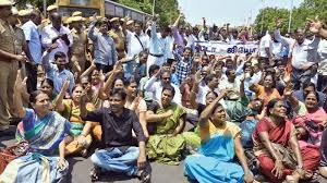 Zehntausende LehrerInnen im Streik im indischen Bundesstaat Tamil Nadu im Januar 2019 - Massenentlassungen...