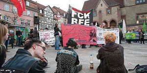 Nicht nur auf T Shirts wird die Göttinger Sondereinheit der Polizei kritisiert