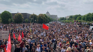 Die Demonstration am 18.5.2019 in Wien wurde zur Freudenkundgebung, als die Meldung vom Rücktritt des faschistischen Innenministers kam - und führte sofort zur Forderung nach Rücktritt der gesamten Rechtsregierung