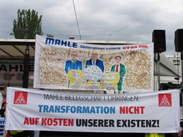 Protestaktion bei MAHLE am 12.7.19: "Zukunft statt Abzocke 2.0"