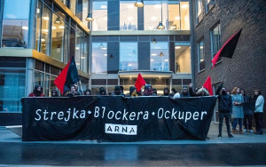 Die Autorengruppe des Artikels über Gewerkschaften in Schweden bei einer Protestaktion gegen die Einschränkung des Streikrechts