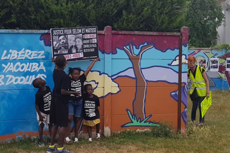 Foto von Bernard Schmid: Szene mit Gelbweste am 20. Juli 19 in Persan-Beaumont, anlässlich des Protests zum Todestag von Adama Traoré