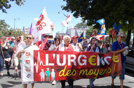 Foto von Bernd Landsiedel vom 2.7.2019 in Paris: Notstand der Mittel. CGT, FO, Interurgence, Sud