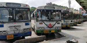 Der Busbahnhof in hyderabad, Hauptstadt von Relangana - nichts bewegt sich am Streiktag 20.10.2019