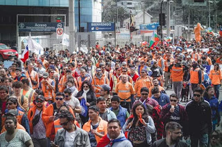 Chilenische Docker im streik gegen die regierung am 25.10.2019 in Valparaiso
