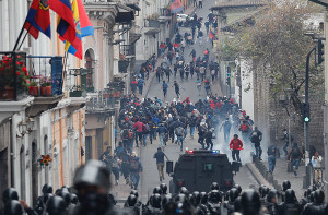 Armee gegen Demonstranten in Ecuador am 2.10.2019 - die Proteste gehen trotz Notstand weiter...