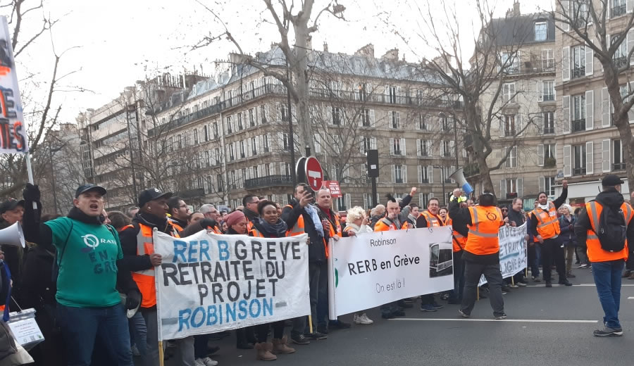 Eisenbahner/innen vom RER B (Regionalzug im Raum Paris auf einer Nord-Süd-Achse ) auf der Pariser Demo am Samstag, den 11. Januar 20. Foto: Bernard Schmid