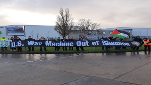 Irische Kriegsgegner fordern das Verschwinden der US Army vom Flughafen Shannon