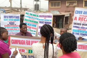 Solidaritätsaktion in Nigeria - Prozess wegen streikunterstützung wird auch von der Gewerkschaft mit betrieben...