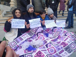 protest gegen wahlfälschung in Aserbeidschan im Februar 2020