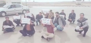 Vertragsarbeiter der iranischen Ölindustrie protestieren im Februar 2020 gegen die Entlassungswelle