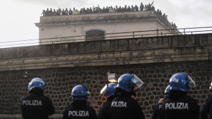 Die Insassen des Gefängnisses in Modena protestieren am 9.3.2020 und fordern vorübergehende Freilassung