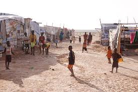 Dorf in Somalia - zunhemend Selbstbewaffnung gegen islamistische Milizen und wegen Distanz zur armee