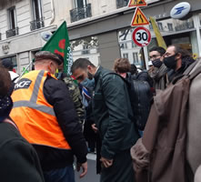 Lehrerstreik-Kundgebung am 10.11.20 in Paris: Eisenbahner und RATP-Beschäftigte zur Solidarität präsent (Foto: Bernard Schmid)