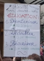 Lehrerstreik-Kundgebung am 10.11.20 in Paris: Ein Schild fordert halbe Klassendimensionen während der sanitären Krise (Foto: Bernard Schmid)