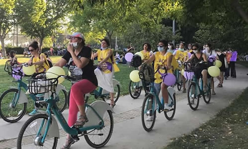 Fahrraddemonstration der Kampagne gegen die Verletzungen von Frauenrechten in der Türkei 
