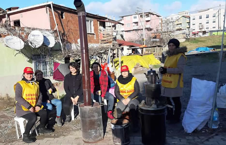 Mor Dayanışma unterstützt Protest von Textilarbeiterinnen in der Türkei