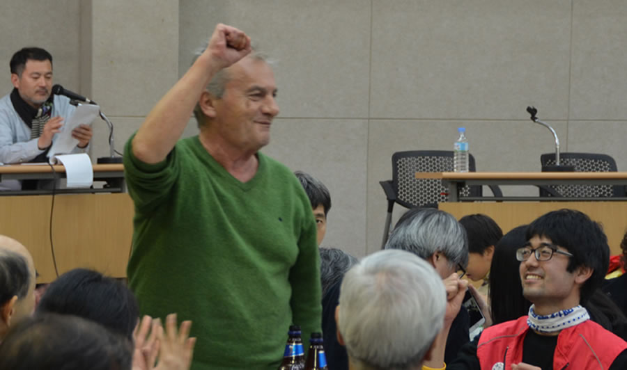14. Nov.2016 fand der Gedankenaustausch zwischen KCTU Regionalverband Seoul und Doro-Chiba-Strömung statt; Auch hier hat Helmut Weiss über die Lage des deutschen Klassenkampfes und Aktivitäten von LabourNet Germany berichtet