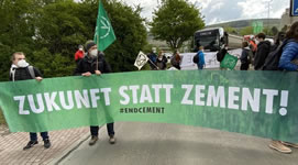 Kritik am Greenwashing: Proteste vor der Hauptversammlung 2021 des Baustoffkonzerns HeidelbergCement