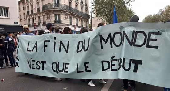 Foto von Bernard Schmid der Pariser Demo am 1.5.2021: Das Ende der Welt ist erst der Anfang 