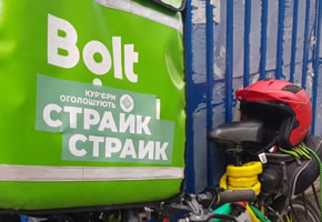 Nach 50% Lohnkürzung: 70 ukrainische FahrerInnen bei Lieferdienst Bolt im Streik
