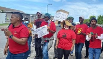 Beim Milchriesen Clover Südafrika streiken rund 5.000 nun die zweite Woche gegen "Sparmaßnahmen"