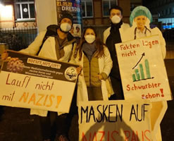 Medizinstudierende verteidigen das Uniklinikum Dresden am 13.1.22 gegen Aufmarsch von Impfgegnern und Verschwörungsideologen