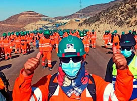 "Unsere Gesundheit ist wichtiger als der Profit": Streik in der Quellaveco-Kupfermine in Peru für Corona-Maßnahmen