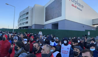 Türkei: Automobilzulieferer Farplas bei Istanbul entlässt Hunderte von Gewerkschaftsmitgliedern und lässt die Protest-Besetzung mit brutalem Polizeieinsatz räumen/verhaften
