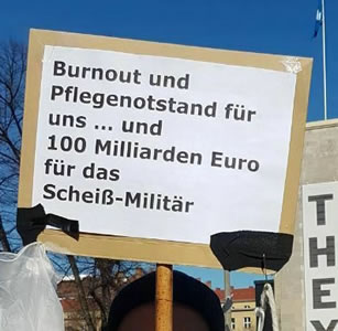 Demo am 8.3.22 in Berlin: "Burnout und Pfelgenotstand für uns... und 100 Milliarden Euro für das Scheiß-Militär
