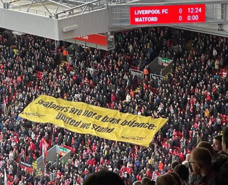 Fans vom FC Liverpool solidarisieren sich mit entlassenen Besatzungsmitgliedern von P&O Ferries 