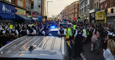 Proteste auf Kingsroad gegen Abschiebungsversuche von Ridern