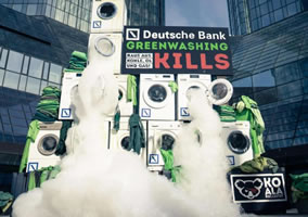 KoalaKollektiv: Greenwashing Kills – Die Deutsche Bank tötet