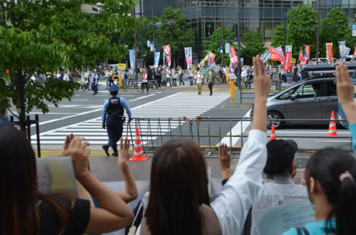 Antimilitaristische Kundgebung des Basisgewerkschaft Doro Chiba am 22. Mai 2022 in Tokio: Die Myanmar-AktivistInnen solidarisieren sich mit der Demonstration 