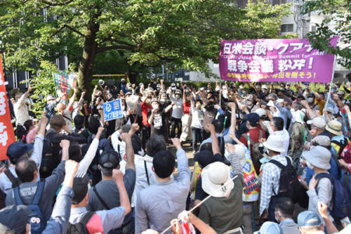 Antimilitaristische Kundgebung des Basisgewerkschaft Doro Chiba am 22. Mai 2022 in Tokio: "Danketsu" (Zusammenschluß)! "Ganbaro" (Laßt uns zusammenkämpfen)! - Transparente der Kundgebung nach der Demonstration 