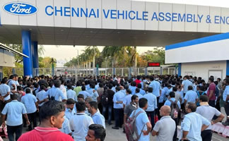 Autoworkers occupying Ford's Chennai Assembly plant in Maraimalai Nagar in India (Photo taken by an autoworker in India, WSWS)