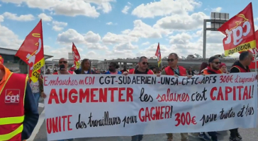 Protest beim Flughafen Charles de Gaules in Paris Frankreich für bessere Löhne