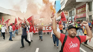 In Panama protestieren und streiken Gewerkschaften mit sozialen Bewegungen für einen 32-Punkte-Plan gegen Wirtschaftskrise, Landnahme und Umweltzerstörung