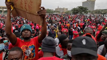 Ghana’s unions and left reject bailout talks with the IMF as economic crisis spirals (Peoples Dispatches)