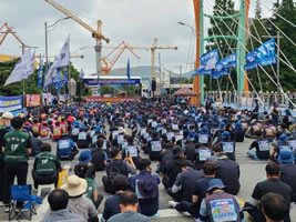 Streik und Werftbesetzung der Leiharbeiter im Schiffbau von Daewoo in Südkorea im Sommer 2022