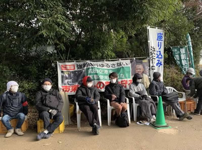 Japan: Sit-in in Tenjinmine am 30.12.22 vor dem Acker von Takao Shito gegen dessen Enteignung. Foto: Doro-Chiba