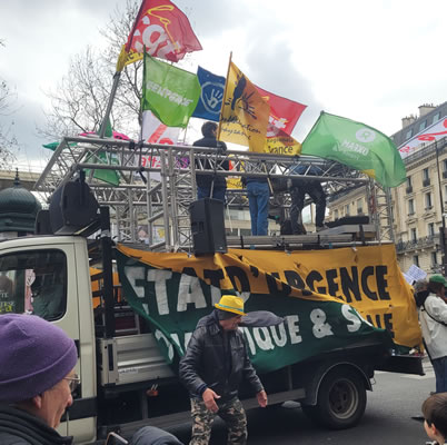 Demo in Paris gegen die Renten"reform" am 7. März 2023: Gewerkschaften- und Klimabündnis (Foto Bernard Schmid)