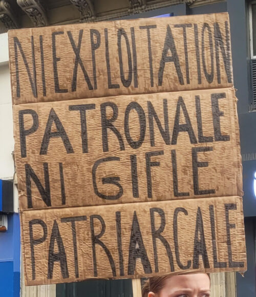 Frauentagsdemo in Paris am 8. März 2023: Weder kapitalistische Ausbeutung noch patriarchale Ohrfeige (Foto Bernard Schmid)