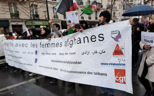 Frauentagsdemo in Paris am 8. März 2023: Block von afghanischen Staatsangehörigen. Gefolgt von einem iranischen und einem kurdischen Block (Foto Bernard Schmid)