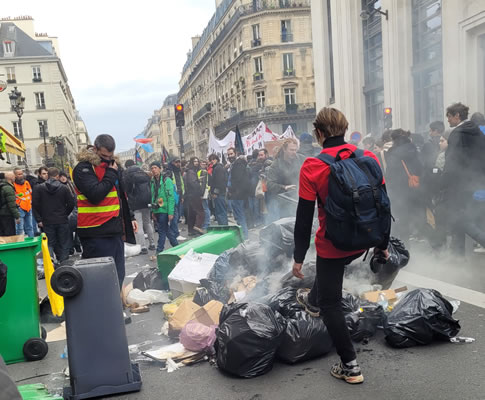 Jugend- u. Studierendendemonstration in Paris gegen die Renten"reform" am 9. März 2023: Austreten! (Foto Bernard Schmid)